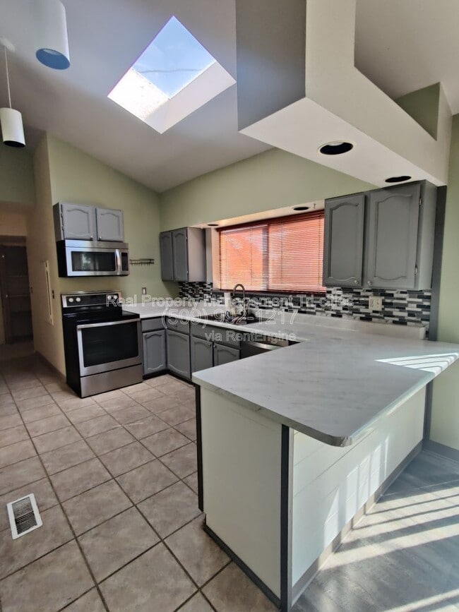 Building Photo - 1607 Putnam St