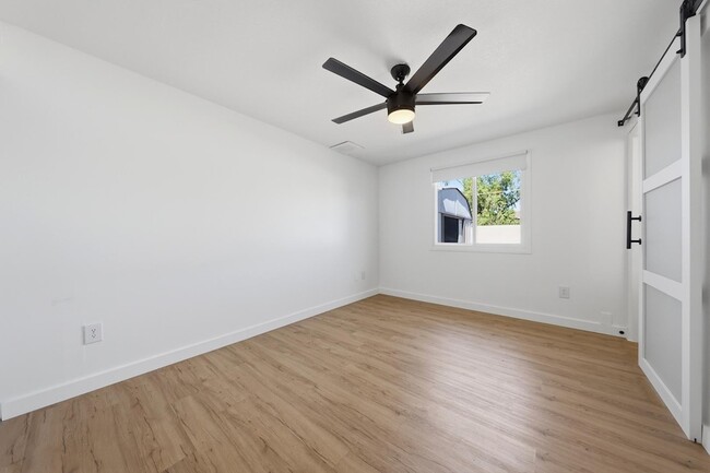 Building Photo - 3540 E Voltaire Dr