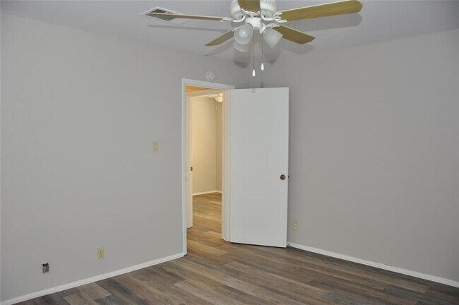 Building Photo - 10810 Topperwein Dr