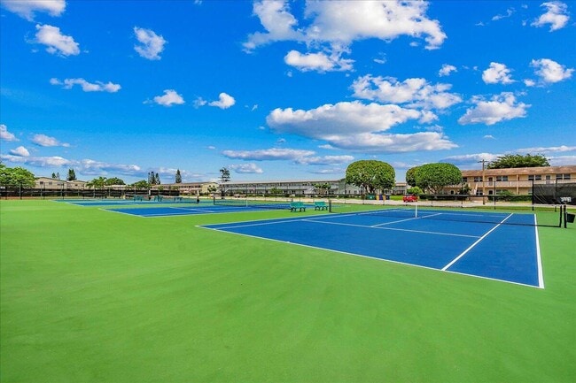 Building Photo - 142 Kent St