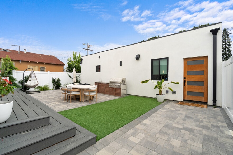 Building Photo - 2911 S Rimpau Blvd