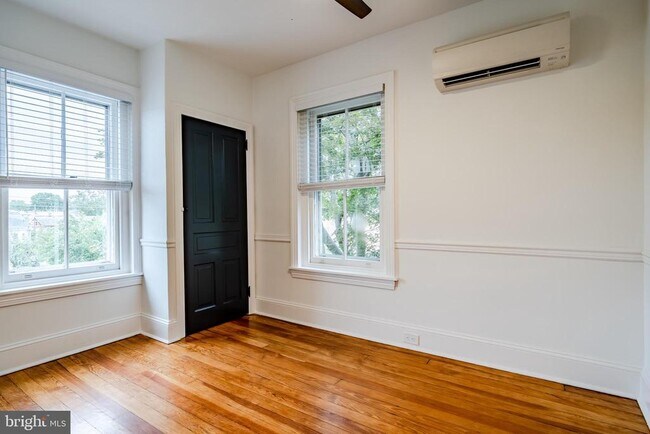 Building Photo - 310 W Biddle St