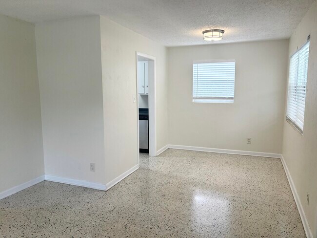 Building Photo - 218 Seville Rd