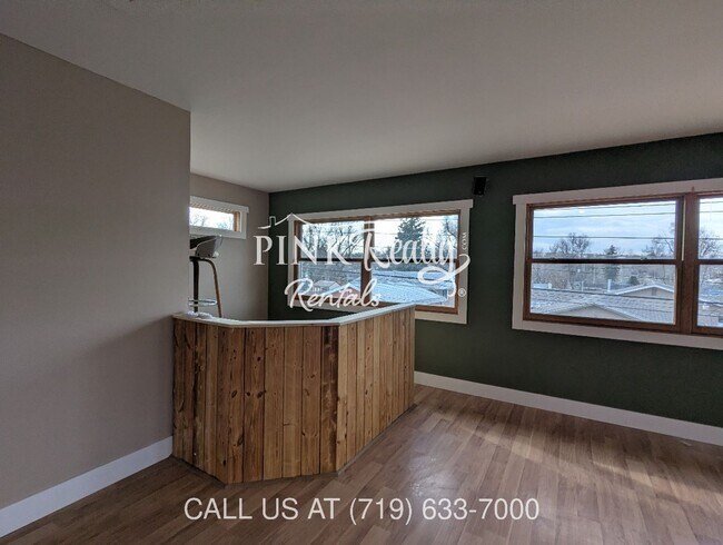 Building Photo - 2545 Lelaray St