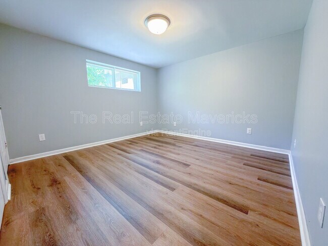 Building Photo - 409 Longview Dr