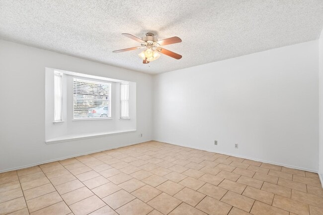 Building Photo - 8430 Cranberry Hill