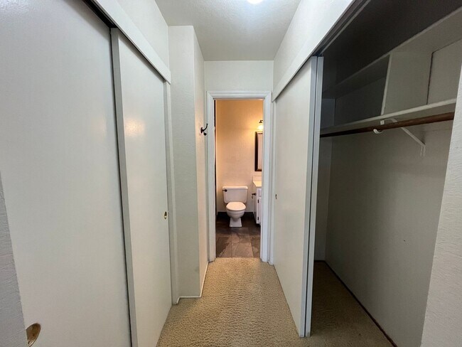 Building Photo - Spacious 3bed 2.5bath 2 story home available now!