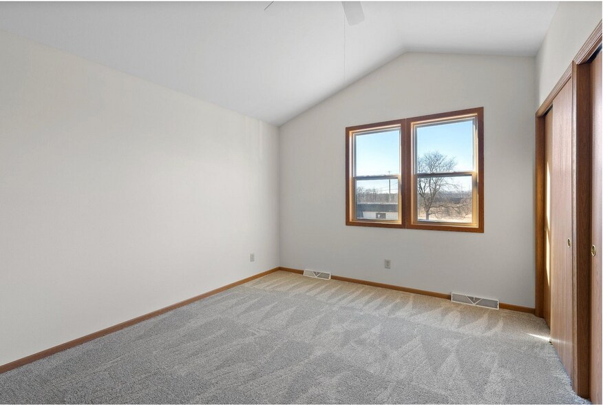 bedroom 3 - 4344-4346 S 92nd St
