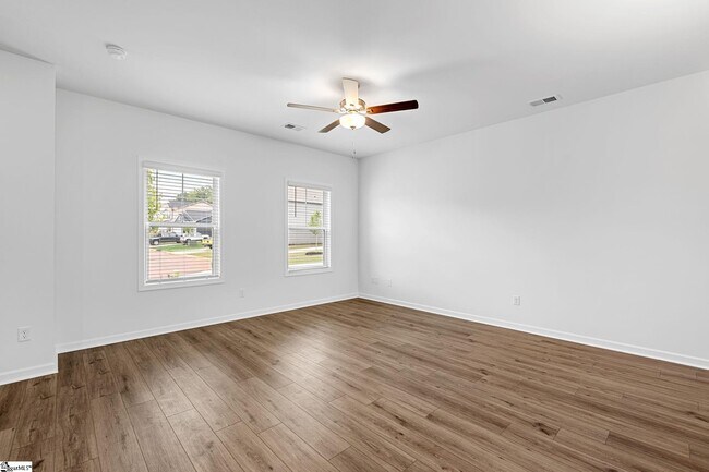 Building Photo - 520 Barbican Pl