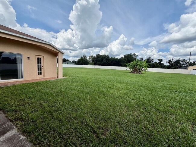 Building Photo - 10146 Bloomfield Hills Dr