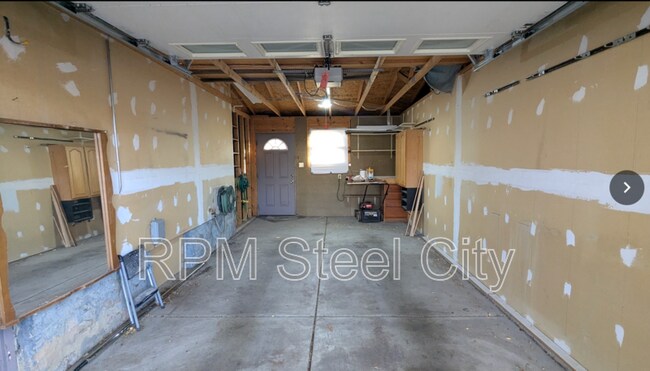 Building Photo - 512-512 1/2 W 10th St