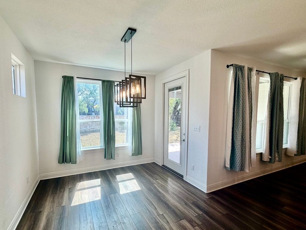 Building Photo - 125 Slenderleaf Dr