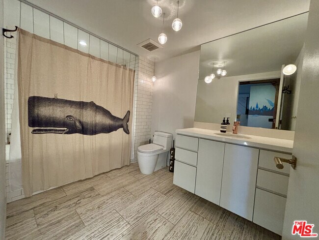 Building Photo - 527 Molino St