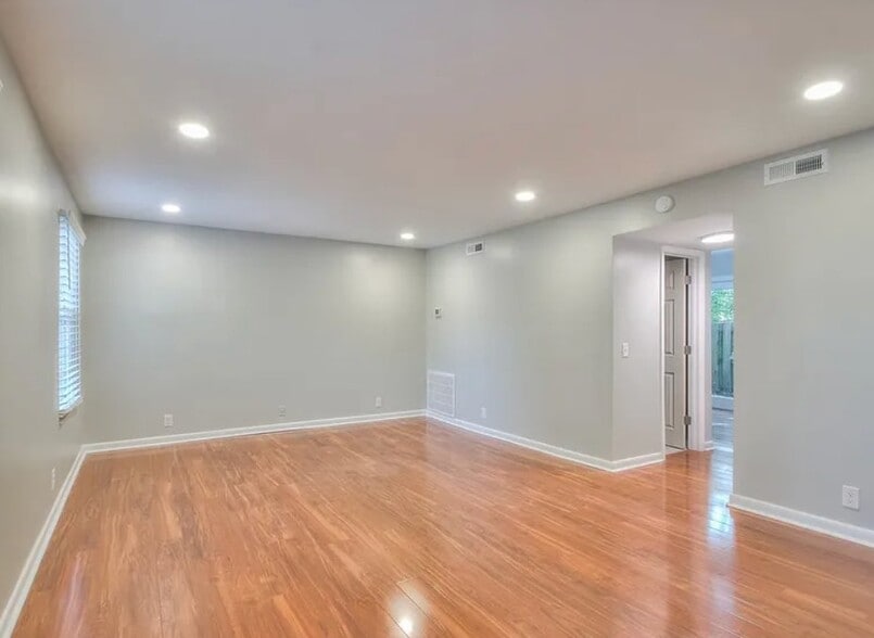 Building Photo - 5506 Country Dr