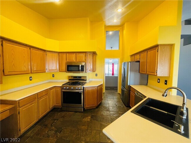 Building Photo - 7894 Lisa Marie Ct