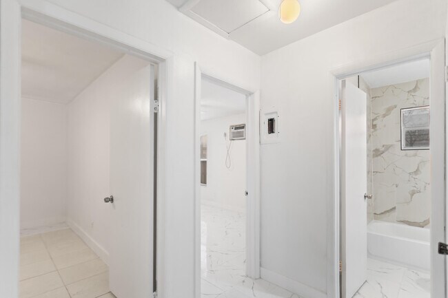 Building Photo - 804 NW 2nd Ave