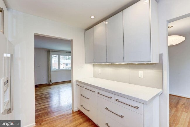 Building Photo - 9718 Holmhurst Rd
