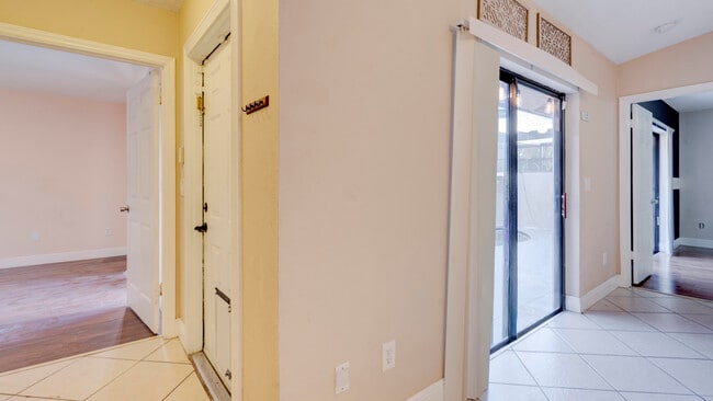 Building Photo - 4782 Sunny Palm Cir