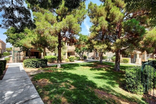 Building Photo - 2216 Benmore St