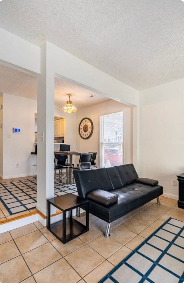 Building Photo - 400 17th Ave S