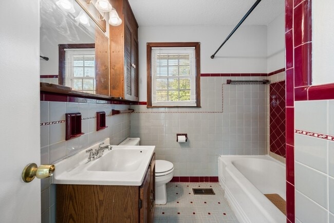 Building Photo - 4012 Oxbow Dr