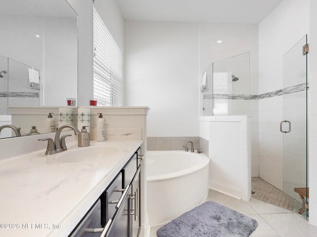 Building Photo - 121 Newfield Wy.