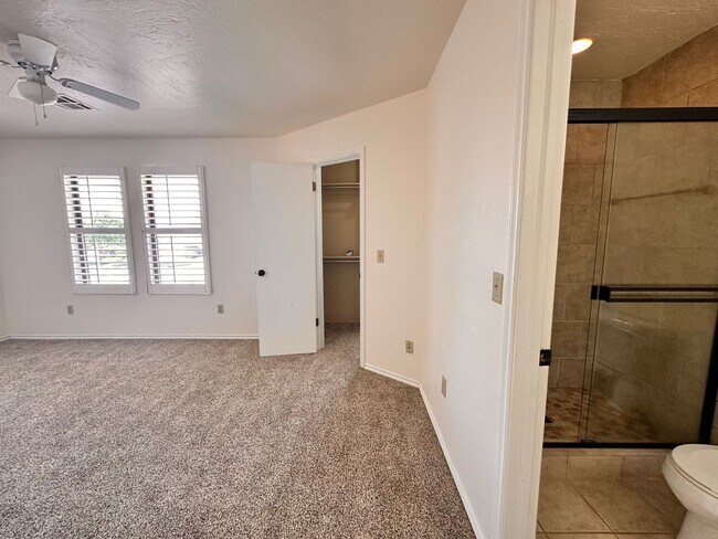 Building Photo - Spacious 4 Bed in Deer Creek