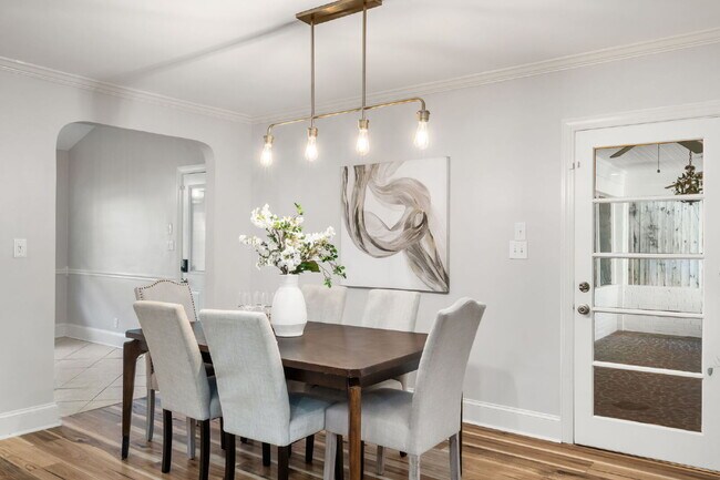 Building Photo - Move in before December 31st and get $100 OFF your rent for the first 3 months — PLUS a $250 Amaz...