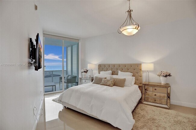Building Photo - 15901 Collins Ave