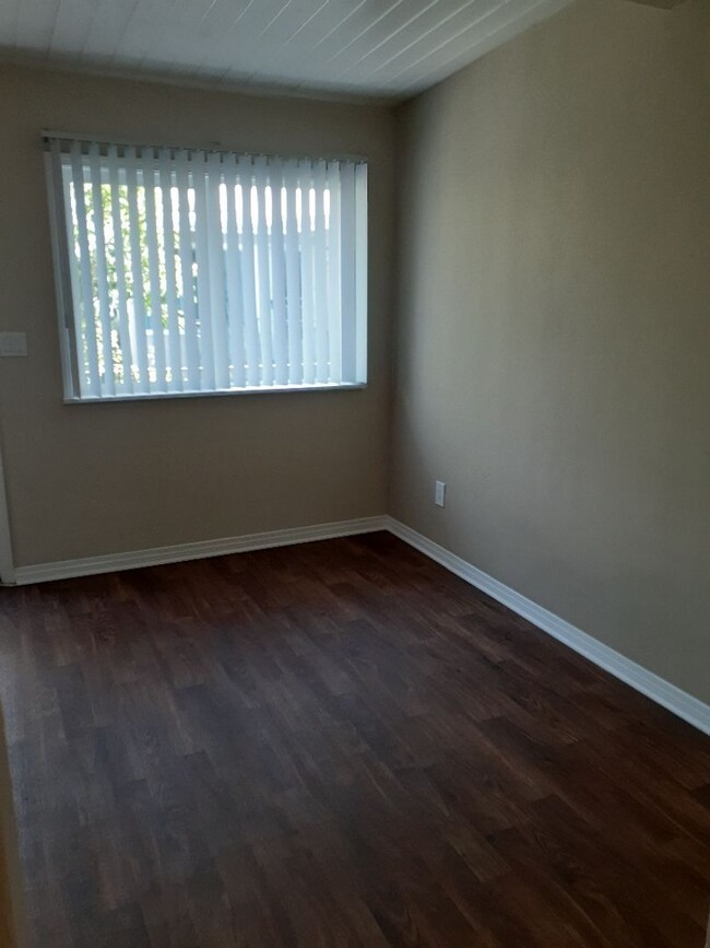 Building Photo - Apply Now move-in ready
