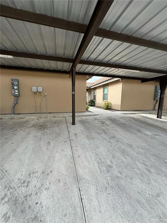 Building Photo - 304 S Ridge Ln