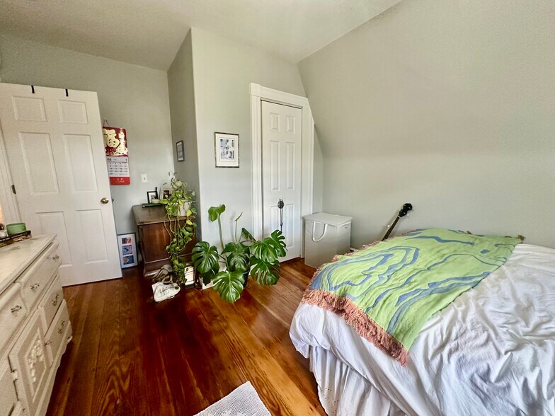 Building Photo - 135-137 Nonantum Unit 1