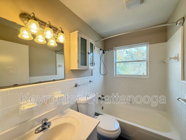 Building Photo - 918 S Crest Rd