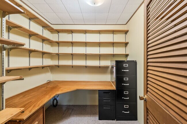 Building Photo - 2083 Chapman Lake Dr