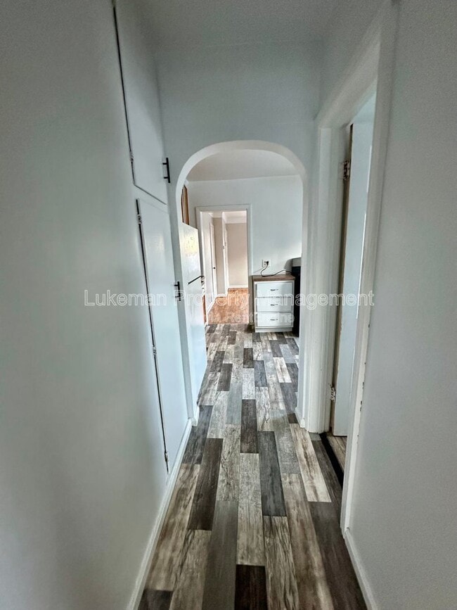 Building Photo - 1410 Oak St