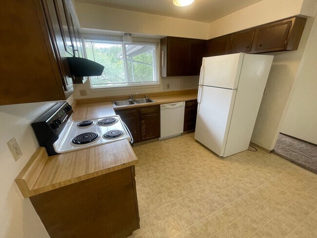 Building Photo - Convenient Florida Road Condo