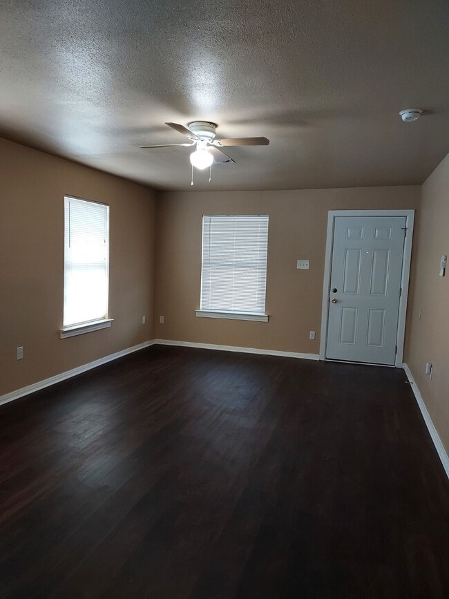 Building Photo - 3554 Mt Pleasant St