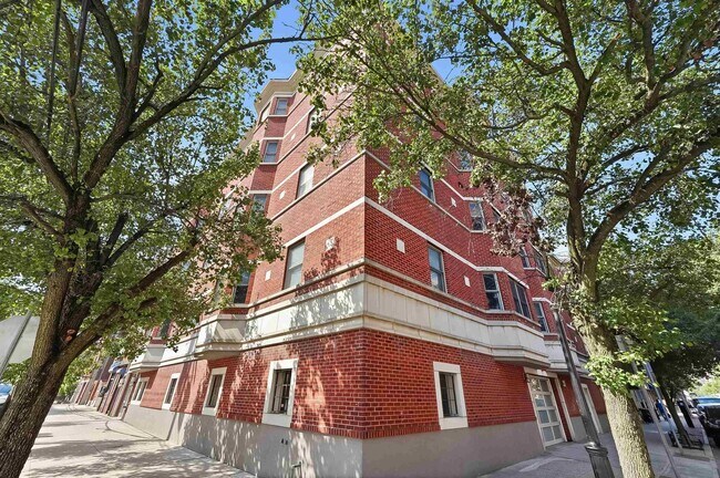 Building Photo - 94 Clinton St