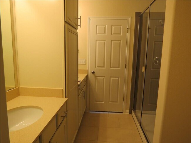 Building Photo - 2304 S Lakeline Blvd