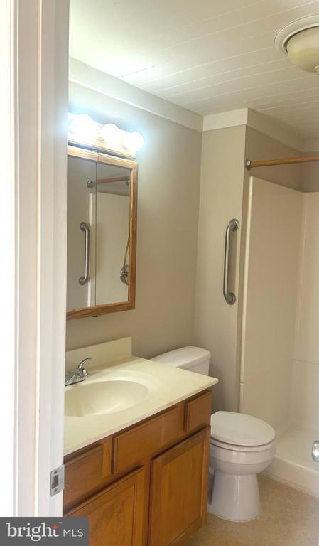 Building Photo - 90 Charles Way