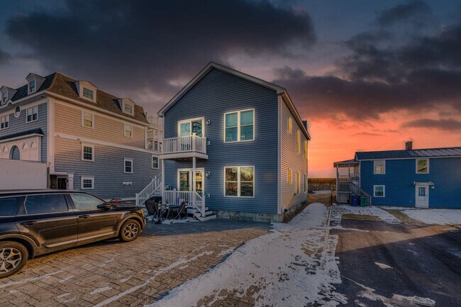 Building Photo - 12 Epping Ave