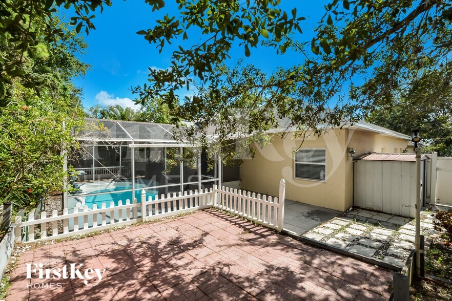 Building Photo - 1242 Longville Cir