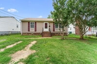 Building Photo - 104 N Oak Ave