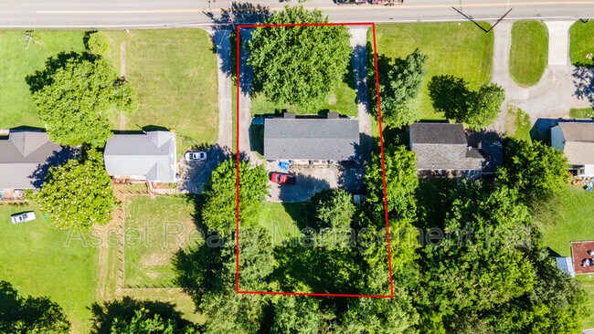 Building Photo - 708 Dutch Valley Drive Northeast - 1