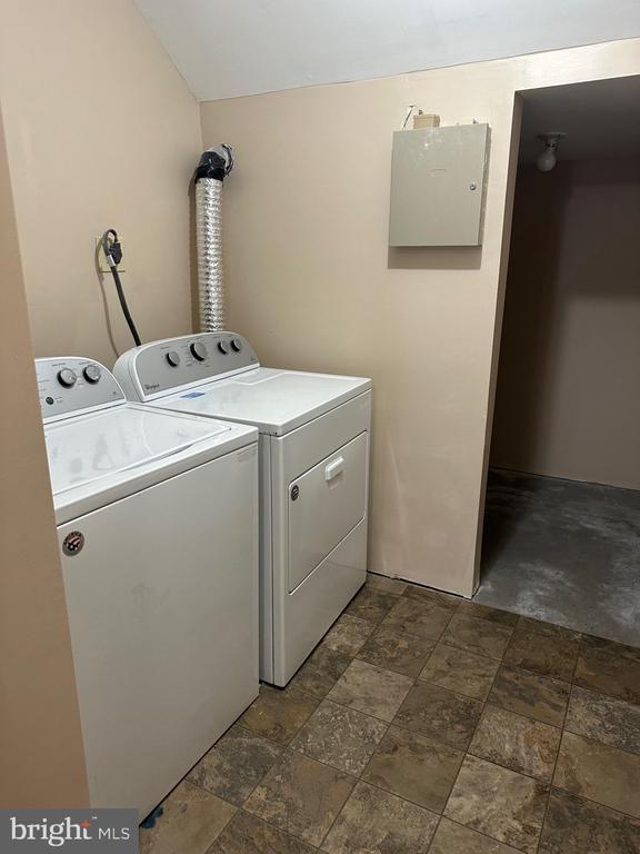 Building Photo - 6850 Signature Cir