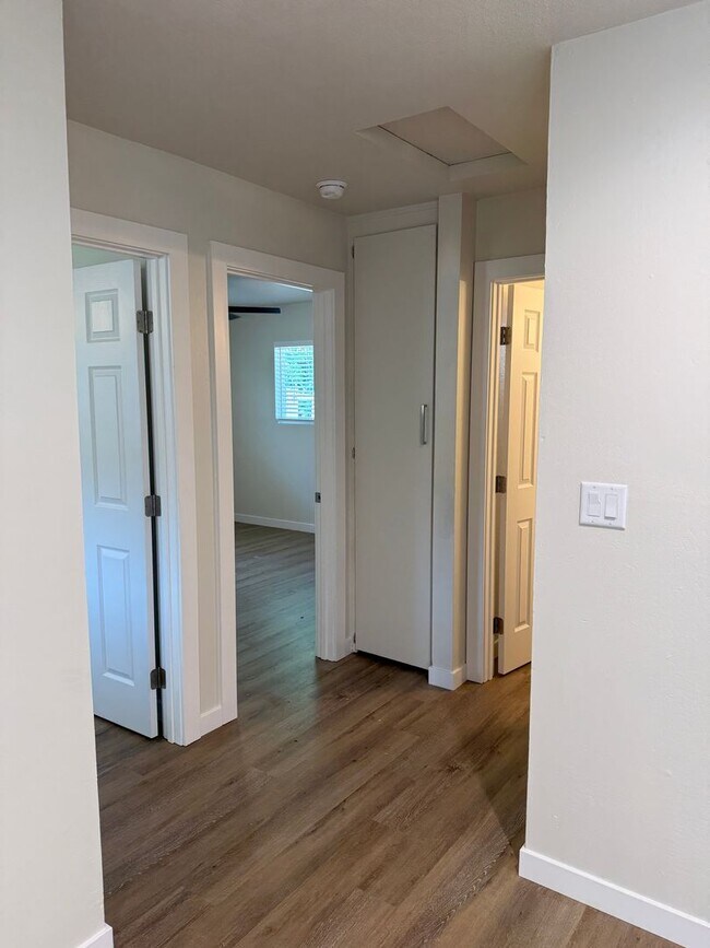 Building Photo - Large Brand New Remodeled 1 Bedroom unit with Washer Dryer Hookups - MUST SEE!!!