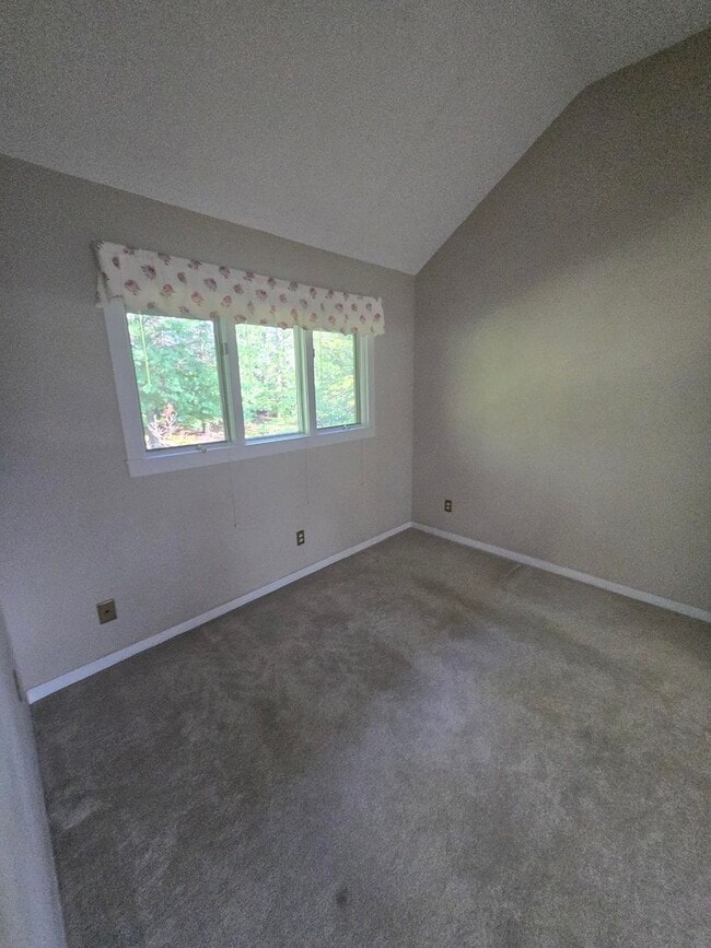 Building Photo - Spacious 3-Bedroom Condo in Gated Communit...
