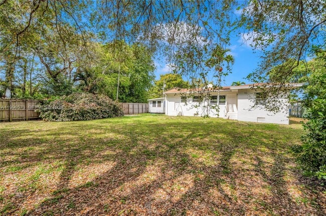 Building Photo - 1280 NE 115th St