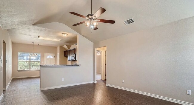 Building Photo - MOVE IN READY