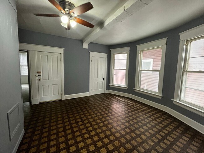 Building Photo - 1458 W 3rd St